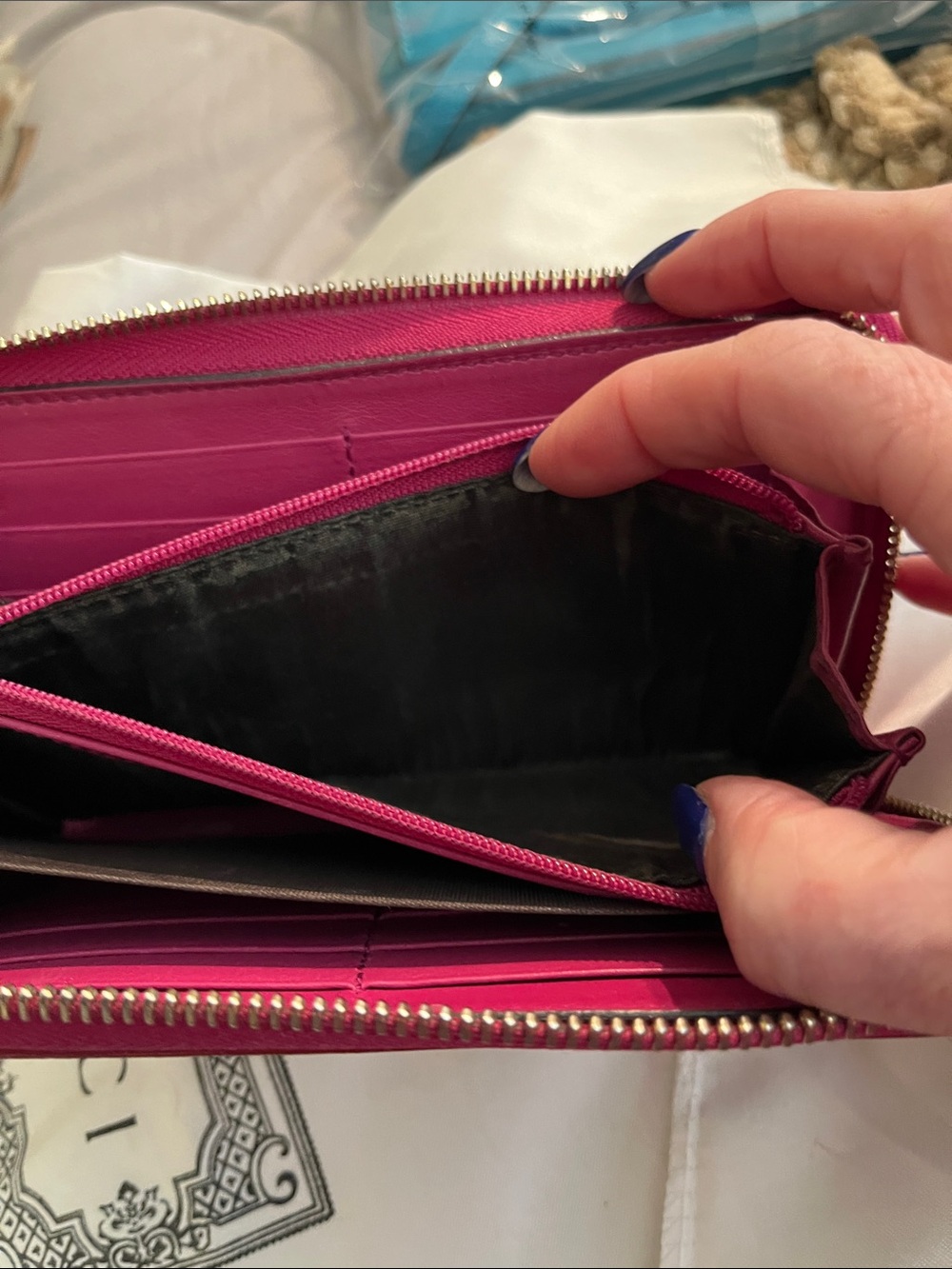 EUC Gucci Fuchsia Patent Leather Soho Zip Around Wallet with Tassel and Dustbag - Picture 7 of 16